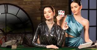 Antarmuka aplikasi toyota303 di perangkat mobile Android dan iOS, menampilkan menu live dealer dan sportsbook