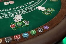 Dealer membuka kartu secara real-time dealer membuka kartu live